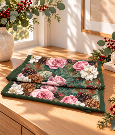 Camino de mesa navideño Evergreen Garland de Pyctorella con estampado floral