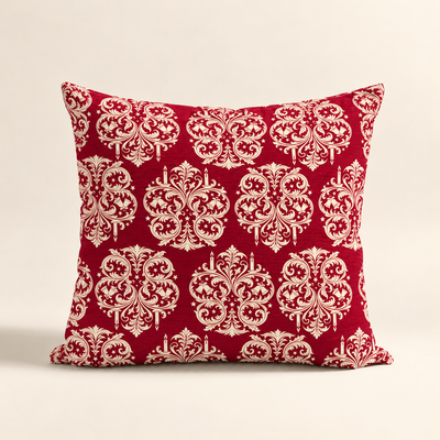 Cojin navideño burgundy con diseño Damasco con velas y campanas